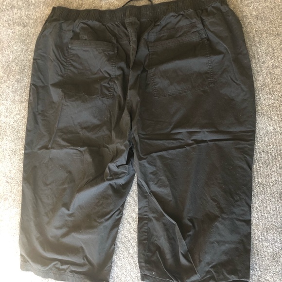 Black capris - Picture 3 of 3